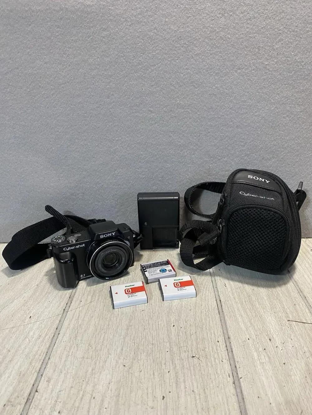 Sony Cyber-Shot DSC-H10 8.1MP 10x Optical Zoom Digital Camera